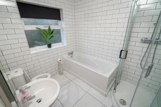 Spacious 3-bed near the city centre - 6