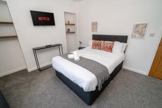 Spacious 3-bed near the city centre - 9