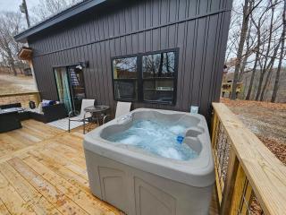 New! Pine Ridge Tiny Cabin with Hot Tub! - 7