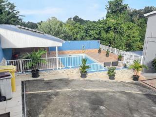 Villa charmante près de Saint-Esprit avec piscine privée - 0