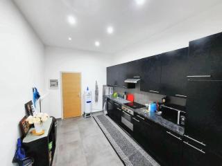Modern Apartment in Molenbeek-Saint-Jean / 77 m² / Parking - 3