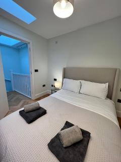 Two bedroom luxury apartment - London - 9