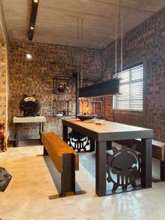 Tether and Tease, The Citadel - Cidade Do Cabo - 6