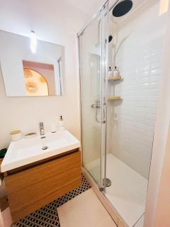 Studio rénové climatisé tout confort - Lit Queen size - emplacement idéal près des plages - Nice - 4