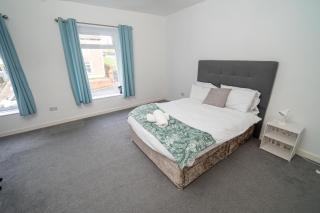 Work & Relax - 3 bedroom house with off-road parking - Swansea - 2