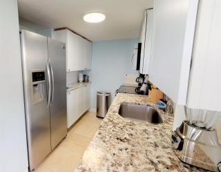 Cottage Four DIRECT OCEANFRONT Romantic Cottage Best Beach - Walk to Restaurants - Downtown only 5 Miles - 3