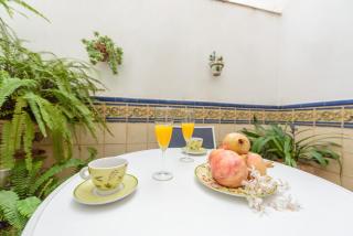 El Carmen con parking y patio - 8