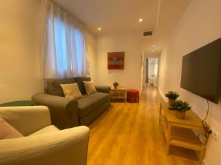 2 Bedroom Virgen de Begoña - Sevilla - 6