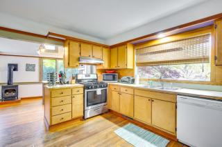 Spacious Eugene Home with Patio - Walk to UO Campus! - 1