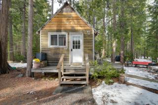Walk to Trails and Butte Creek Cozy Retreat with Deck - - 0
