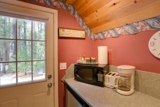 Walk to Trails and Butte Creek Cozy Retreat with Deck - - 1