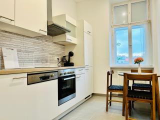 Cosy Long Term Apartment with Free Parking - Wenen - 0