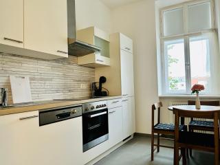 Cosy Long Term Apartment with Free Parking - Wenen - 3