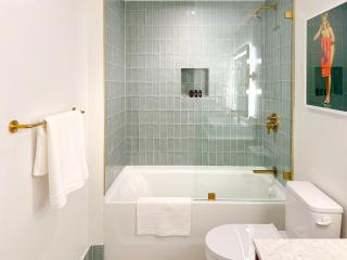 City studio steps from Kaseya Center & Port of Miami - Daily resort fee and parking not included - Miami - 1