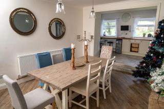 -- Huge -- 5-bedroom home & Private Gym by Tailored Accommodation - Swansea - 9