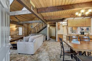 Lake Creek Retreat| Mt Rainier, WiFi, Woodstove - 5