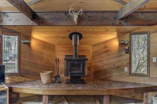 Lake Creek Retreat| Mt Rainier, WiFi, Woodstove - 7