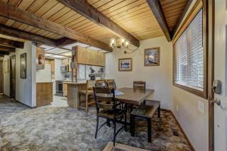 Lake Creek Retreat| Mt Rainier, WiFi, Woodstove - 2
