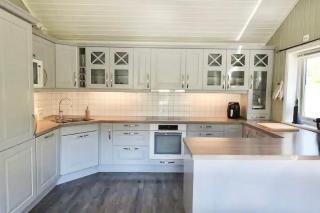 Riverfront house with 98 inch TV, ps5 & activities - Narvik - 7