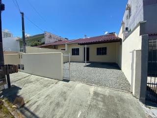Casa a 350 metros da praia - Balneário Piçarras - 0