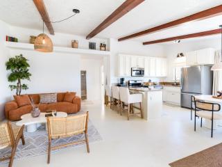 Stunning Mountain View Desert Home, Fire Pit, BBQ - 2