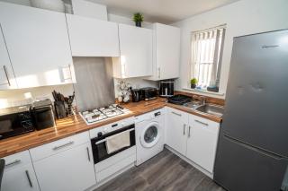 A Swansea Getaway - 3 Bedroom Home with Hot Tub - 9