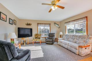 Michigan Manistee River Cabin about 1 Mi to Downtown - 9