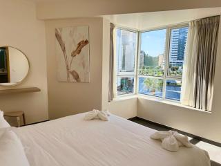 Chic & Spacious 3 Bedrooms - Train Station & Beach - 5