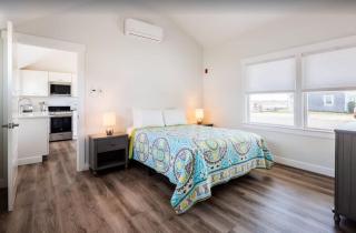 Water's edge renovated Condo with Marina Views - Truro - 1