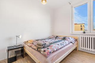 Apartment 20 minutes from City Center w Coffee, Tea, TV, and Parking - Bratislava - 8