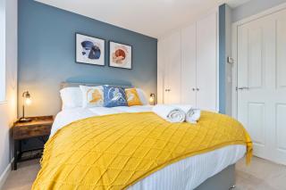 247 Serviced accommodation Telford-3Br Morden - 5