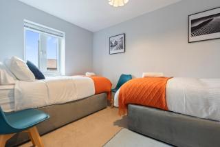 247 Serviced accommodation Telford-3Br Morden - 3