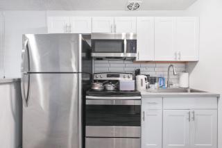 Luxury 1B1B Studio with Free Parking - Scottsdale - 6