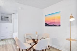 Luxury 1B1B Studio with Free Parking - Scottsdale - 3