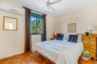 Casa Perez - family home with pool - 7