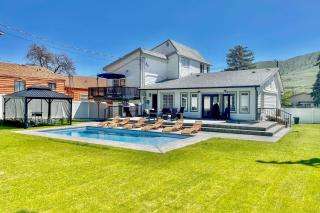 Grand Chelan Large Group Getaway Pool and Hot Tub - Chelan - 0