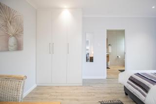 Lin's Snooze Inn - 7