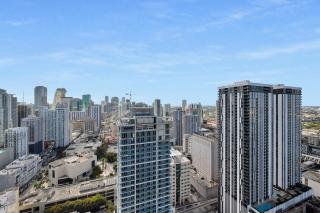 Two Bedroom Condo with luxurious amenities across from Kaseya Center- daily resort fee and parking not included - Miami - 6