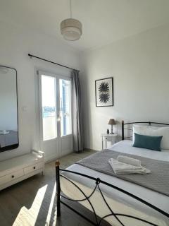 Seafront 3-bedroom Cycladic Apt South Paros - 2