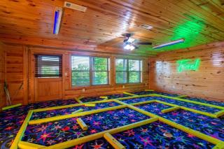 Splash Mountain Amazing Views, Prv Indoor Pool, Mini Golf, Theater Rm - Sevierville - 2
