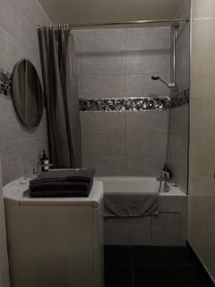 Appartement 12 min Paris - Parking Privé Gratuit - Wifi - Netflix - Balcon - Enghien-les-Bains - 5