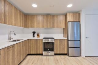 Gorgeous Apt with Kitchen - 2