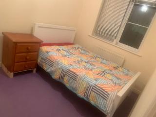 Private room to rent - 0