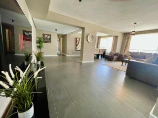 The Premium Spot - 4 BR Steps from TGV - 6