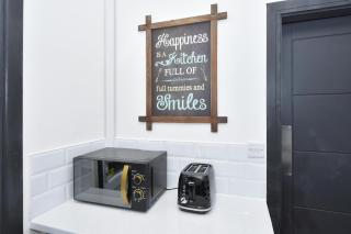 Townhouse @ 202 Walthall Street Crewe - 1