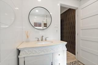 hot tub and Event Open Luxury Home Fits 16 plus - 3