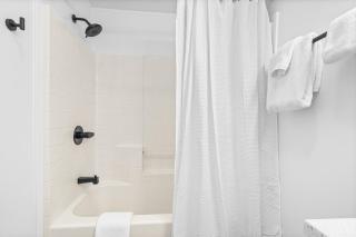 Cave Springs Resort - Dunsmuir - 8
