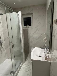 Near airport Zagreb 2 Netflix, WiFi, Self check in - Velika Gorica - 4