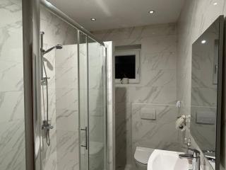 Near airport Zagreb 2 Netflix, WiFi, Self check in - Velika Gorica - 3