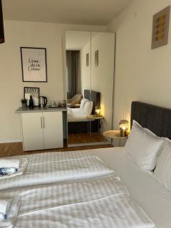 Near airport Zagreb 2 Netflix, WiFi, Self check in - 1